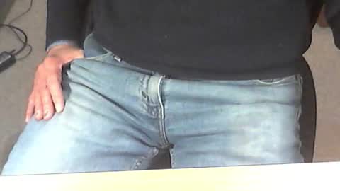 Dave online show from November 2025 08:10:01 PM