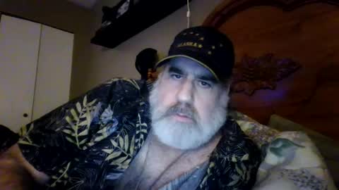 Snapshot of straightbear4you chatting on June 2026 10:15:01 AM Straightbear4you online show from June 2026 10:15:01 AM