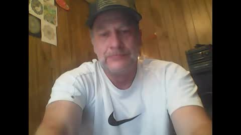 Snapshot of straightmaletouse chatting on April 2026 04:43:02 PM straightmaletouse online show from April 2026 04:43:02 PM
