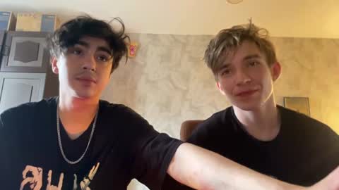 Snapshot of stralght_twinks chatting on June 2026 02:10:01 PM Ray online show from June 2026 02:10:01 PM