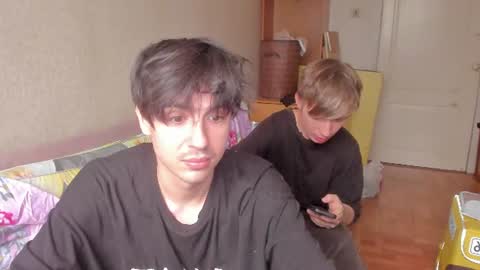 Snapshot of stralght_twinks chatting on June 2026 12:22:01 PM Ray online show from June 2026 12:22:01 PM