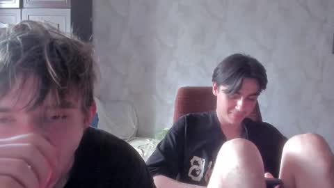 Snapshot of stralght_twinks chatting on July 2026 11:03:02 AM Ray online show from July 2026 11:03:02 AM