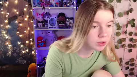 Snapshot of strawberry_juli chatting on February 2025 02:09:02 AM Juli online show from February 2025 02:09:02 AM