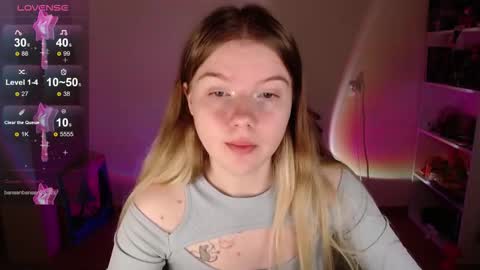 Snapshot of strawberry_juli chatting on September 2025 06:40:01 AM Juli online show from September 2025 06:40:01 AM