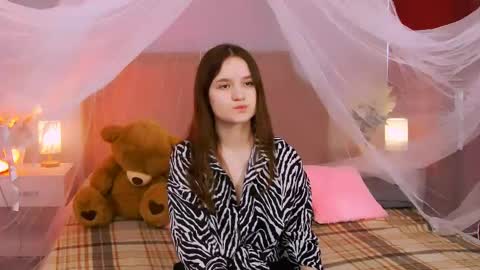 Snapshot of strawbunnybite chatting on June 2026 02:45:01 PM Bunny online show from June 2026 02:45:01 PM