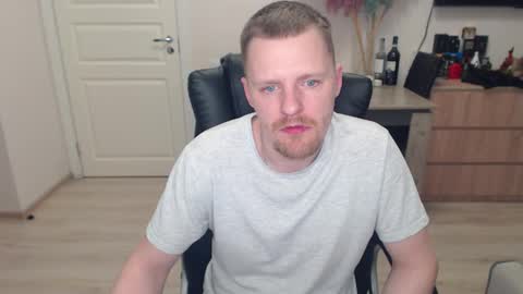 strong_guy_xxx online show from January 2026 03:28:01 PM