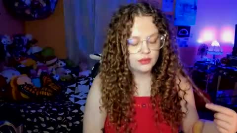 Snapshot of strwbby chatting on September 2025 07:34:02 AM Strwbby online show from September 2025 07:34:02 AM