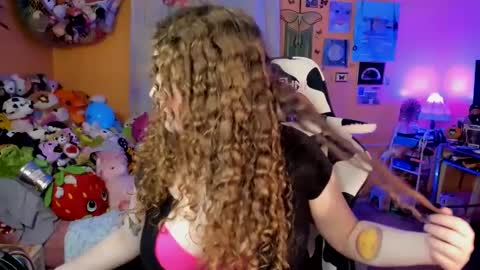 Snapshot of strwbby chatting on September 2025 04:17:02 AM Strwbby online show from September 2025 04:17:02 AM