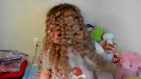 Strwbby online show from December 2025 02:43:02 AM