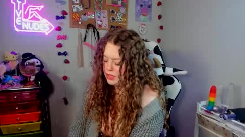 Snapshot of strwbby chatting on February 2026 05:12:01 AM Strwbby online show from February 2026 05:12:01 AM