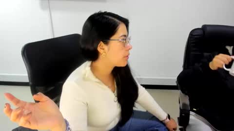 Snapshot of studcb_ chatting on December 2025 01:07:01 PM studcb_ online show from December 2025 01:07:01 PM