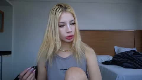 Sofa online show from March 2026 01:27:02 PM