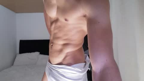 stylish man online show from April 2026 02:17:02 PM