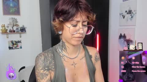Snapshot of succubus_girl_ chatting on April 2026 02:39:02 PM Alexy online show from April 2026 02:39:02 PM