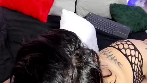 Luna  online show from November 2025 09:35:02 PM