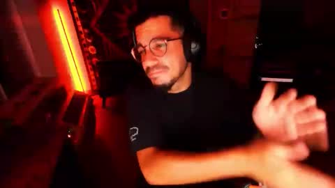 Snapshot of suckmyshroom22 chatting on October 2025 09:44:01 AM Mario online show from October 2025 09:44:01 AM