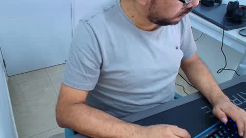 Snapshot of sugarhairybear chatting on January 2026 06:35:02 PM Johnny online show from January 2026 06:35:02 PM