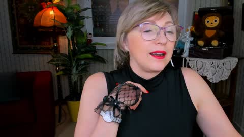 Vivien online show from January 2025 12:15:02 PM