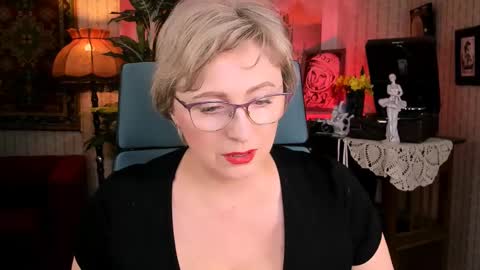 Vivien online show from February 2025 01:08:02 PM