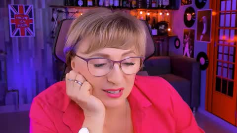 Vivien online show from October 2025 01:31:02 PM