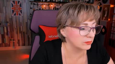 Vivien online show from November 2025 01:21:02 PM