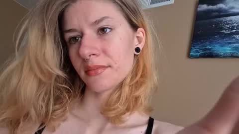 Ophelia online show from November 2025 03:01:02 PM