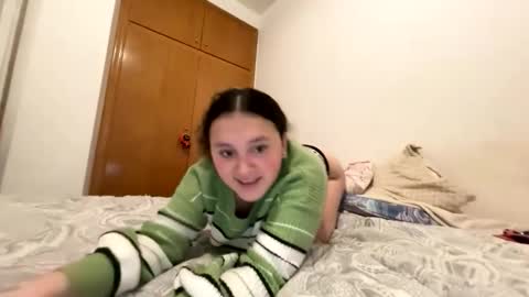 SulaySpain online show from December 2025 06:15:01 PM