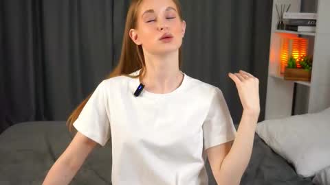 Ilona online show from October 2025 07:45:01 AM