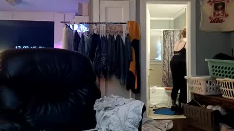 Summer Divine online show from September 2025 05:02:01 PM