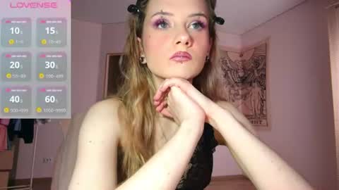 Snapshot of summerhazee chatting on June 2026 07:05:02 PM summerhazee online show from June 2026 07:05:02 PM