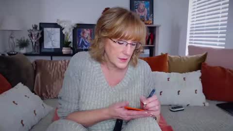 SummerKnightzzz online show from November 2025 01:32:01 PM