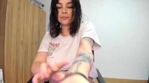 Summer online show from December 2025 07:11:01 PM