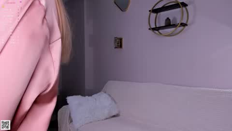 Lily online show from September 2025 01:55:01 PM