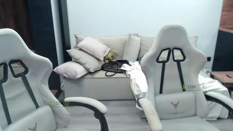 Alice and Sergey online show from October 2025 07:16:01 AM