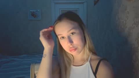 Snapshot of sunny_bambi chatting on December 2025 04:22:01 PM Hello My name is Mary nice to meet you Telegram cuuutekitten online show from December 2025 04:22:01 PM