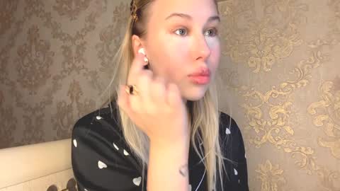 Snapshot of sunny_bambi chatting on December 2025 09:16:02 AM Hello My name is Mary nice to meet you Telegram cuuutekitten online show from December 2025 09:16:02 AM