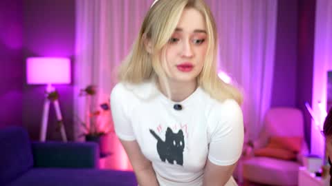 Snapshot of sunnyfia chatting on February 2025 02:47:02 AM Fia - TG - Mia - Alice - online show from February 2025 02:47:02 AM