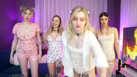Snapshot of sunnyfia chatting on February 2025 02:19:02 AM Fia - TG - Mia - Alice - online show from February 2025 02:19:02 AM