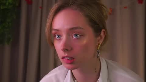 Snapshot of sunnymiu chatting on December 2025 12:08:01 AM Helga online show from December 2025 12:08:01 AM