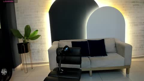 Sunny Rivers online show from November 2025 11:01:02 AM