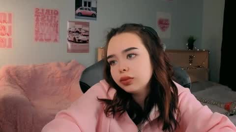 Luna online show from April 2026 06:58:01 PM