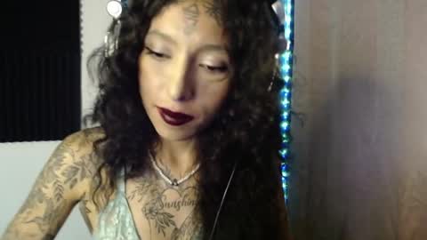 Snapshot of sunshinemiracle chatting on May 2026 01:45:01 AM Sun - online show from May 2026 01:45:01 AM