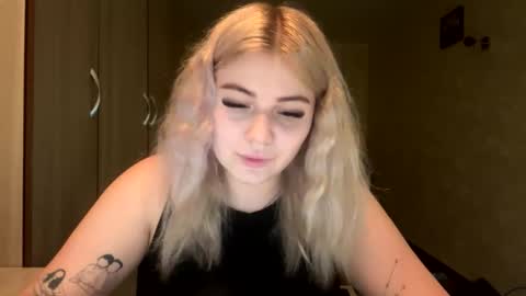 sunshinyflash online show from November 2025 05:39:01 PM