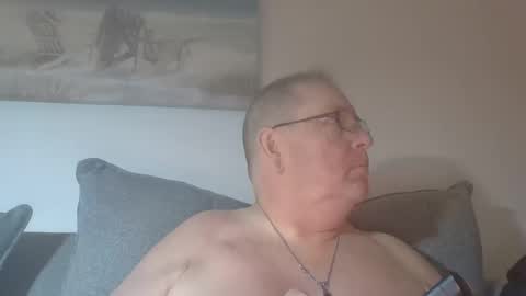 Snapshot of sunspotbaby chatting on November 2025 05:18:02 AM Sunspotbaby online show from November 2025 05:18:02 AM