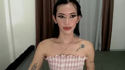 Snapshot of superhotbabe1 chatting on February 2025 05:32:02 PM Erica Help me to reach my goal Superhotbabe1 online show from February 2025 05:32:02 PM