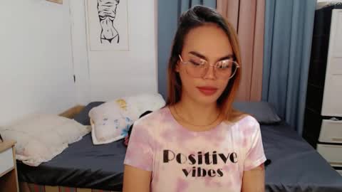 Snapshot of superhotvaleria chatting on May 2026 02:01:02 PM Im val online show from May 2026 02:01:02 PM