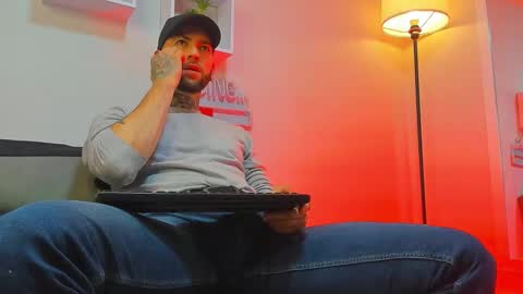 supreme_alpha_ online show from November 2025 03:23:01 AM