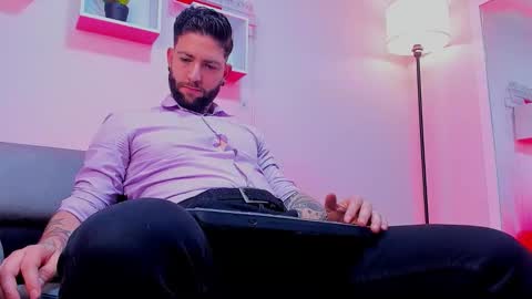 supreme_alpha_ online show from November 2025 09:28:01 PM