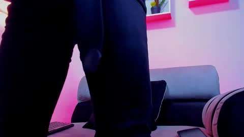 supreme_alpha_ online show from November 2025 07:49:02 PM