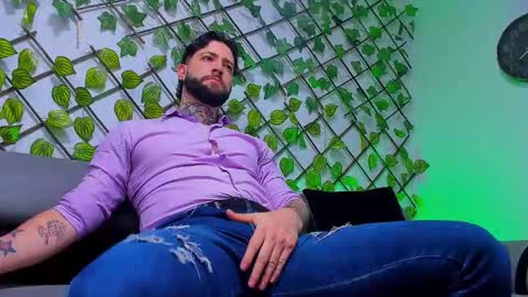 supreme_alpha_ online show from January 2026 04:38:02 AM